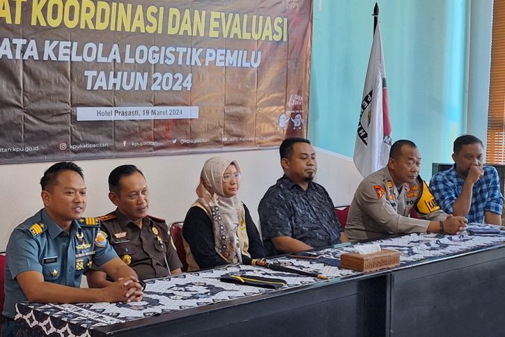 Rakor dan Evaluasi Tata Kelola Logistik Pemilu Tahun 2024. Dihadiri oleh Kepala Kejaksaan Negeri Pacitan, serta perwakilan Forkopimda Pacitan.