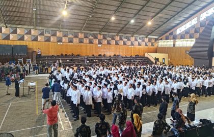 Pelantikan 516 PPS untuk Pilkada Tahun 2024 di Gedung Gasibu Pacitan.