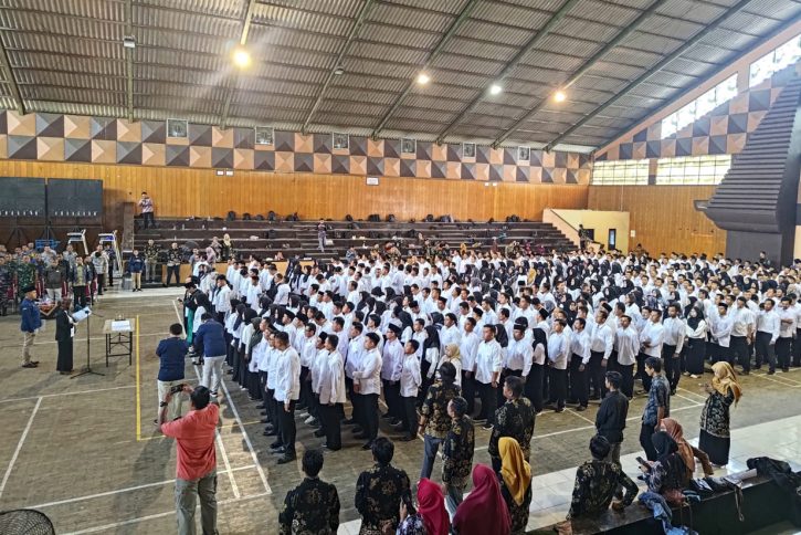 Pelantikan 516 PPS untuk Pilkada Tahun 2024 di Gedung Gasibu Pacitan.