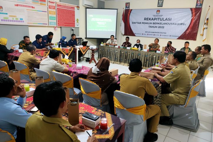 Rakor dan rekapitulasi DPB bagian bulan September 2022 di kantor KPU Pacitan dengan melibatkan sejumlah stakeholder terkait.