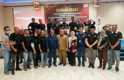 Momen usai sosialisasi tahapan Pemilu Tahun 2024 bersama rekan-rekan media massa di Pacitan.