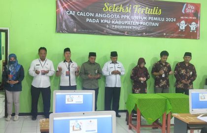 Prosesi awal dilaksanakannya CAT bagi calon anggota PPK, dilakukan dengan memastikan seluruh perangkat berfungsi dengan baik.