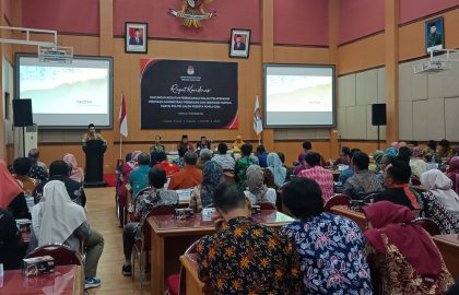 Suasana pembukaan rakor KPU Jawa Timur yang dipusatkan di Gedung Karya Dharma Pacitan.