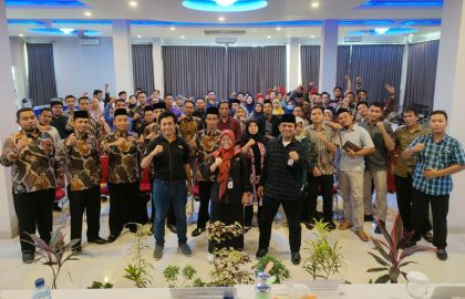 Formasi PPK Pemilu Tahun 2024 saat mengikuti orientasi tugas, sesaat usai mereka resmi dilantik.