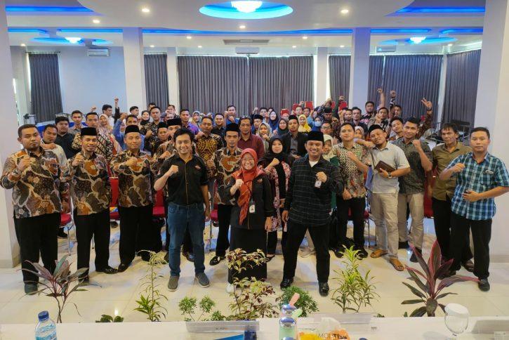 Formasi PPK Pemilu Tahun 2024 saat mengikuti orientasi tugas, sesaat usai mereka resmi dilantik.