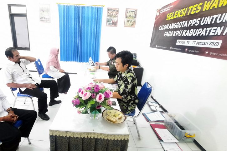 Proses seleksi wawancara yang saya lakukan terhadap calon anggota PPS di Kecamatan Donorojo.