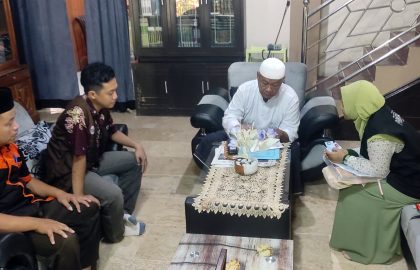 Mendampingi proses coklit terhadap KH Burhanuddin HB, pengasuh Pondok Pesantren Al Fattah Kikil, Arjosari.