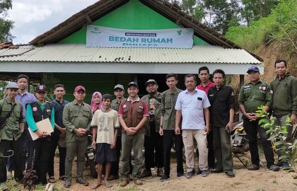 Kebersamaan saya bersama Pantarlih dan rekan-rekan penyelenggara setempat saat melakukan coklit di wilayah cukup sulit dijangkau, di kawasan Kecamatan Arjosari.
