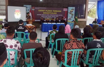 Saya memberikan pengarahan di sela-sela rapat pleno DPHP tingkat Kecamatan Pringkuku.