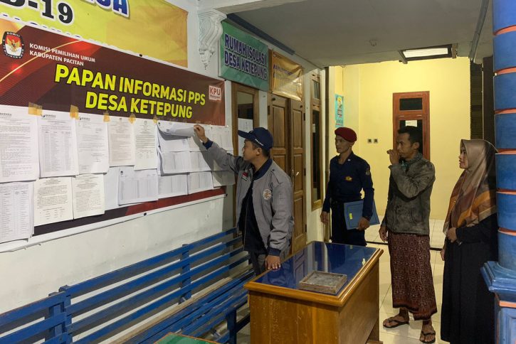 Saya mengecek pemasangan DPS di Desa Ketepung, Kecamatan Kebonagung, memastikan dapat diakses masyarakat setempat.