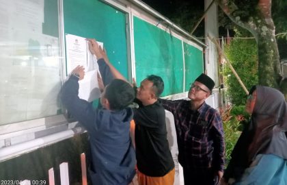Kami memasang pengumuman pendaftaran bakal calon anggota DPRD Kabupaten Pacitan di papan pengumuman kantor KPU Pacitan.