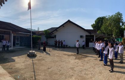 Suasana upacara peringatan hari lahir Pancasila 1 Juni 2023 di halaman KPU Pacitan.