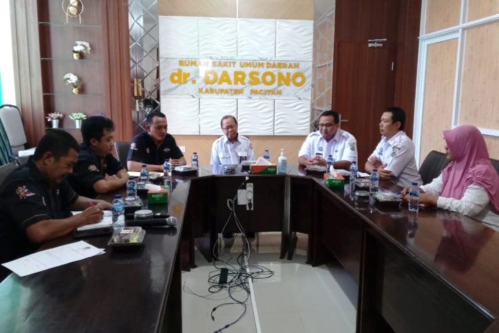 KPU bersama Bawaslu Pacitan melakukan klarifikasi dokumen persyaratan bakal calon anggota DPRD berupa surat keterangan sehat jasmani dan rohani di RSUD dr Darsono.