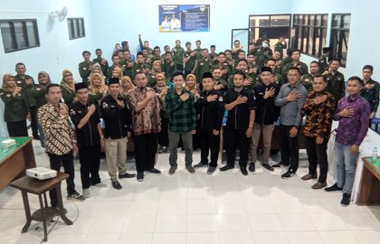 Berpose bersama teman-teman PPK, dan seluruh PPS se-Kecamatan Arjosari usai berakhirnya rakor yang dirangkaikan dengan pisah sambut anggota PPK Arjosari.