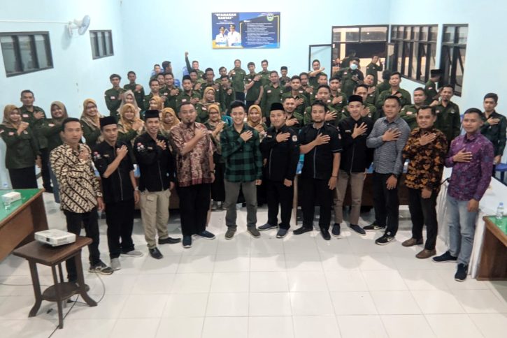 Berpose bersama teman-teman PPK, dan seluruh PPS se-Kecamatan Arjosari usai berakhirnya rakor yang dirangkaikan dengan pisah sambut anggota PPK Arjosari.