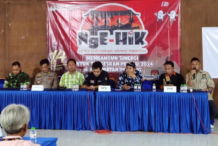 Suasana santai terjadi saat acara nge-HIX yang digelar teman-teman PPK Punung. Sejumlah diskusi mengemuka dalam forum ini.