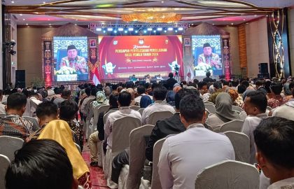 Pengarahan dari Divisi Hukum dan Pengawasan KPU RI Muhammad Afifuddin, saat rakor persiapan penyelesaian PHPU di Jakarta.